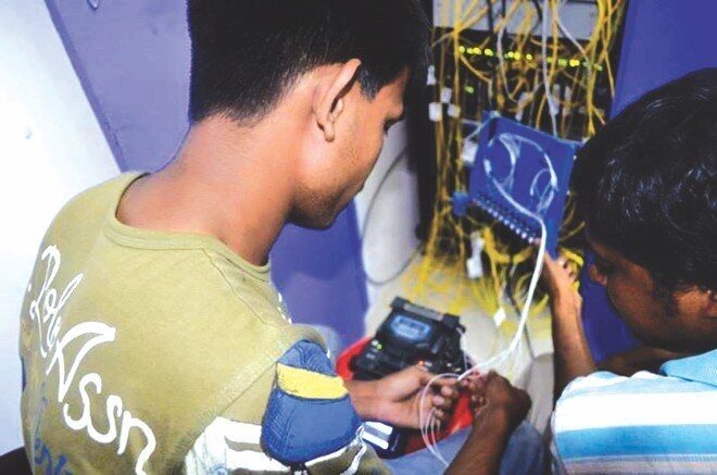 Networking the largest shopping mall in South Asia